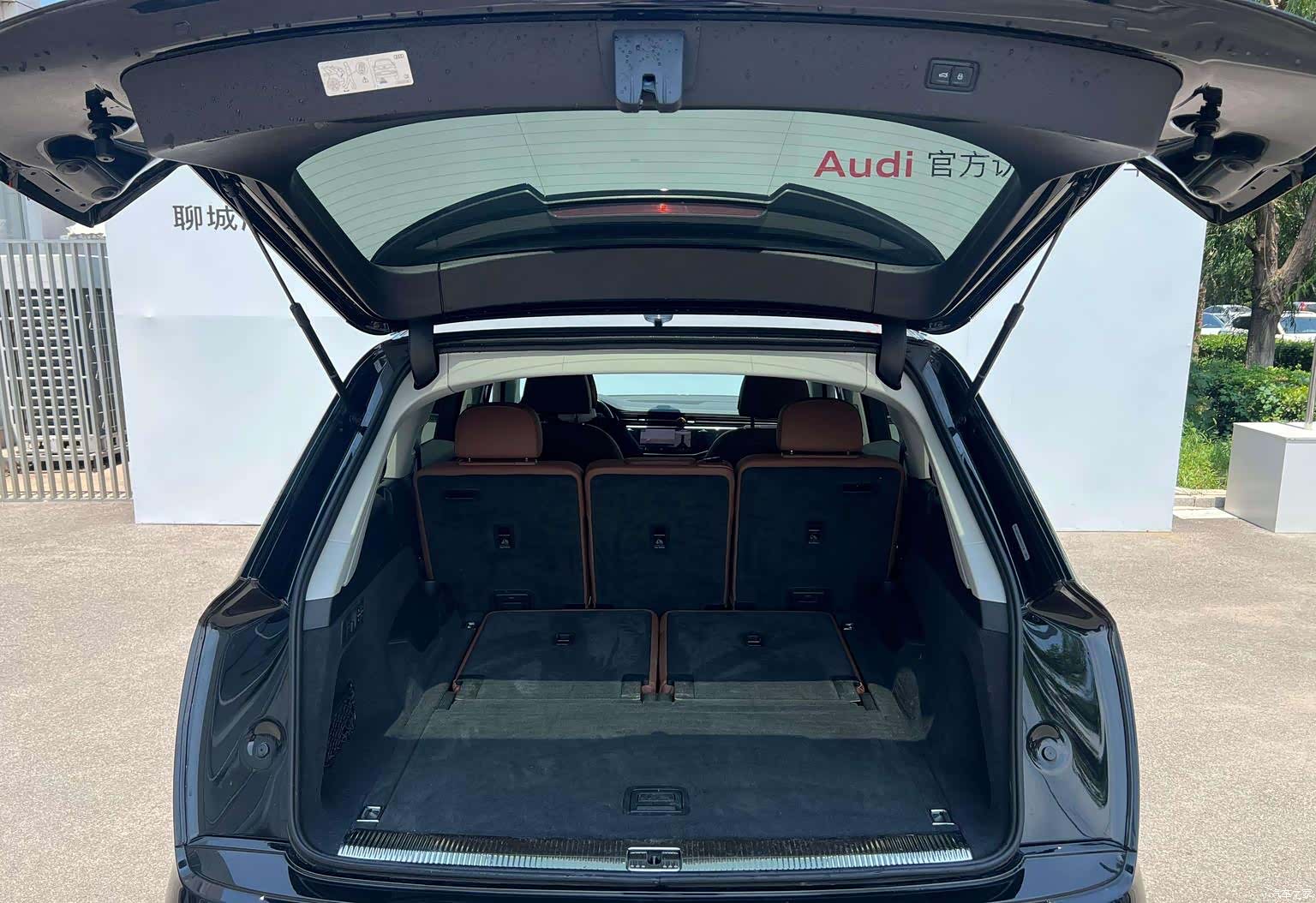 Audi Q7, 2025 11