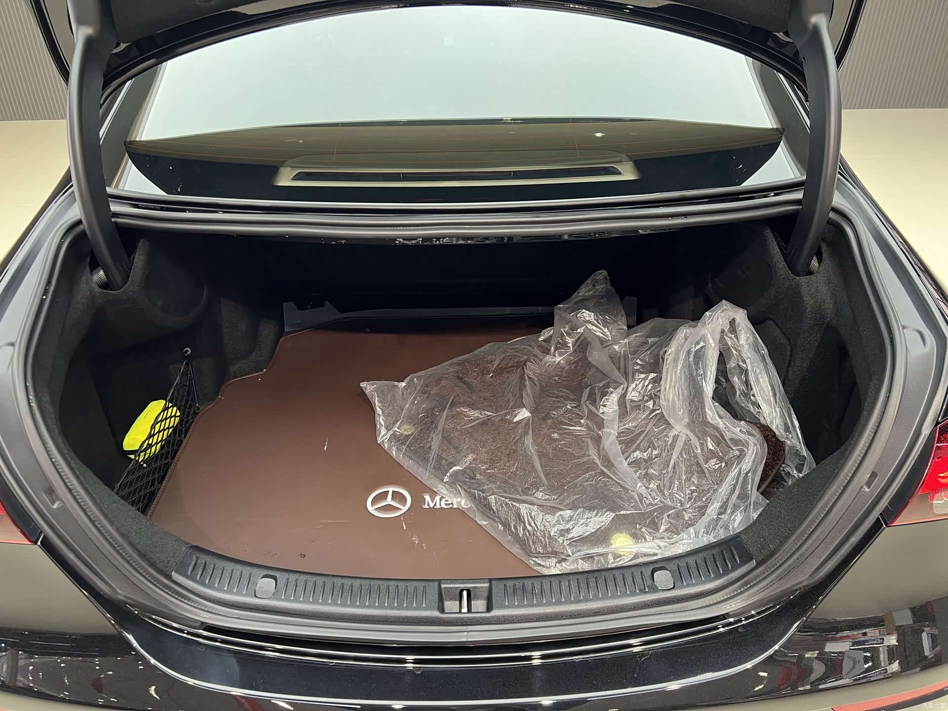 Mercedes-Benz E-Class, 2023 16