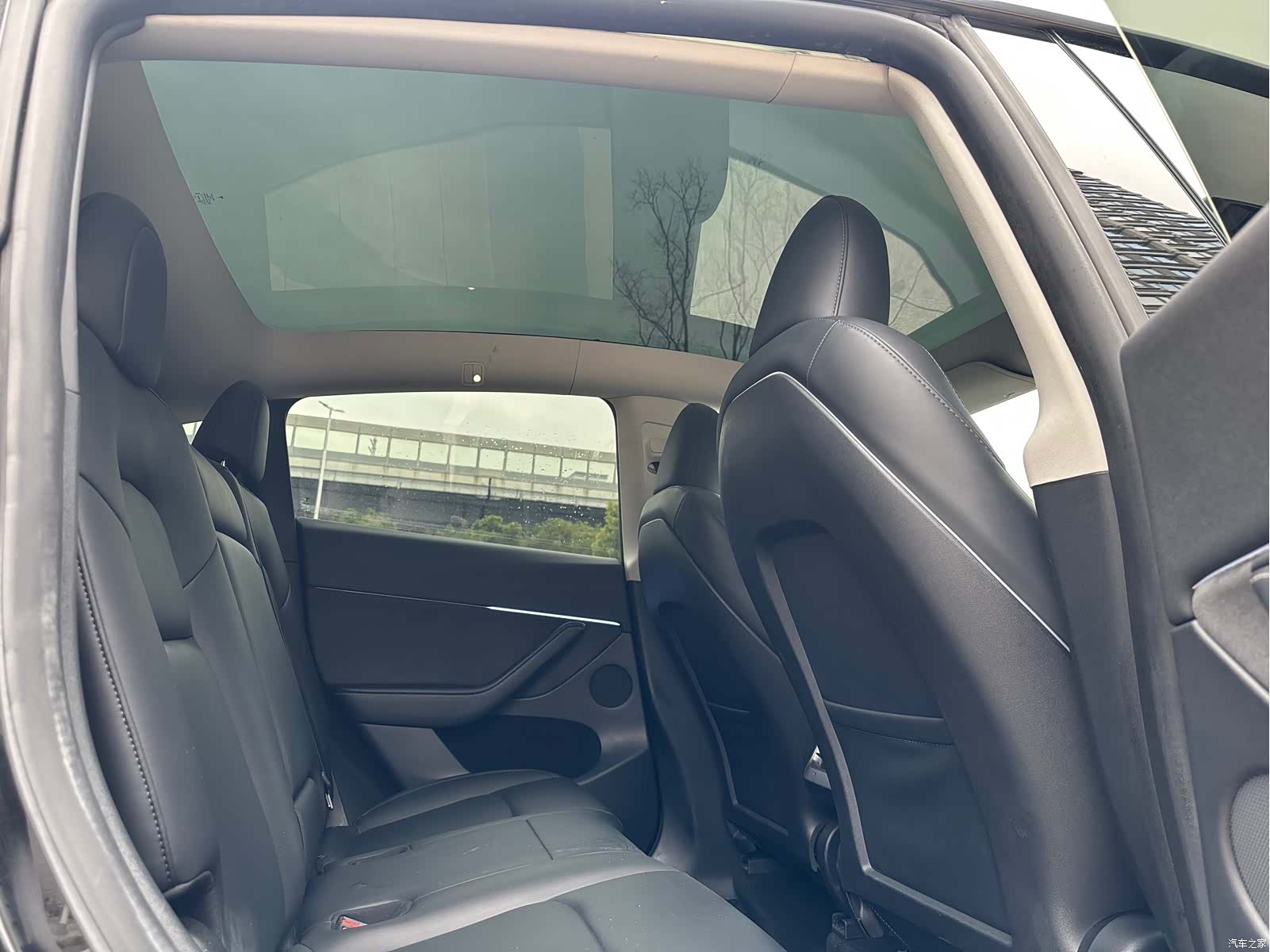 Tesla Model Y, 2023 10