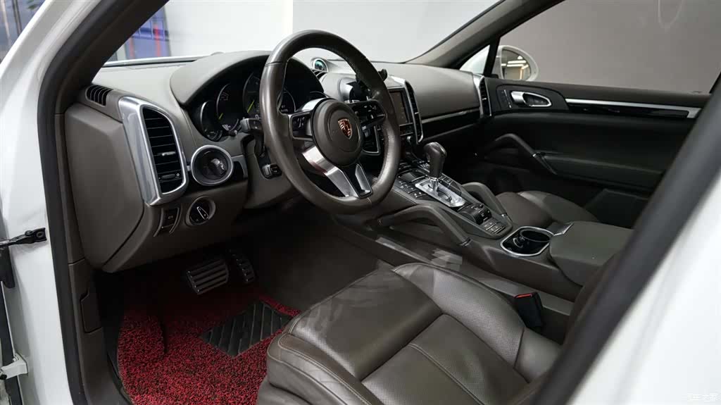 Porsche Cayenne, 2015 9