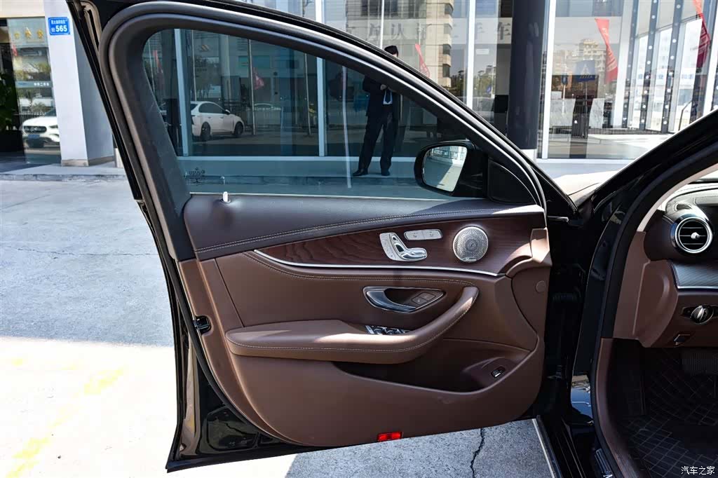 Mercedes-Benz E-Class, 2023 16