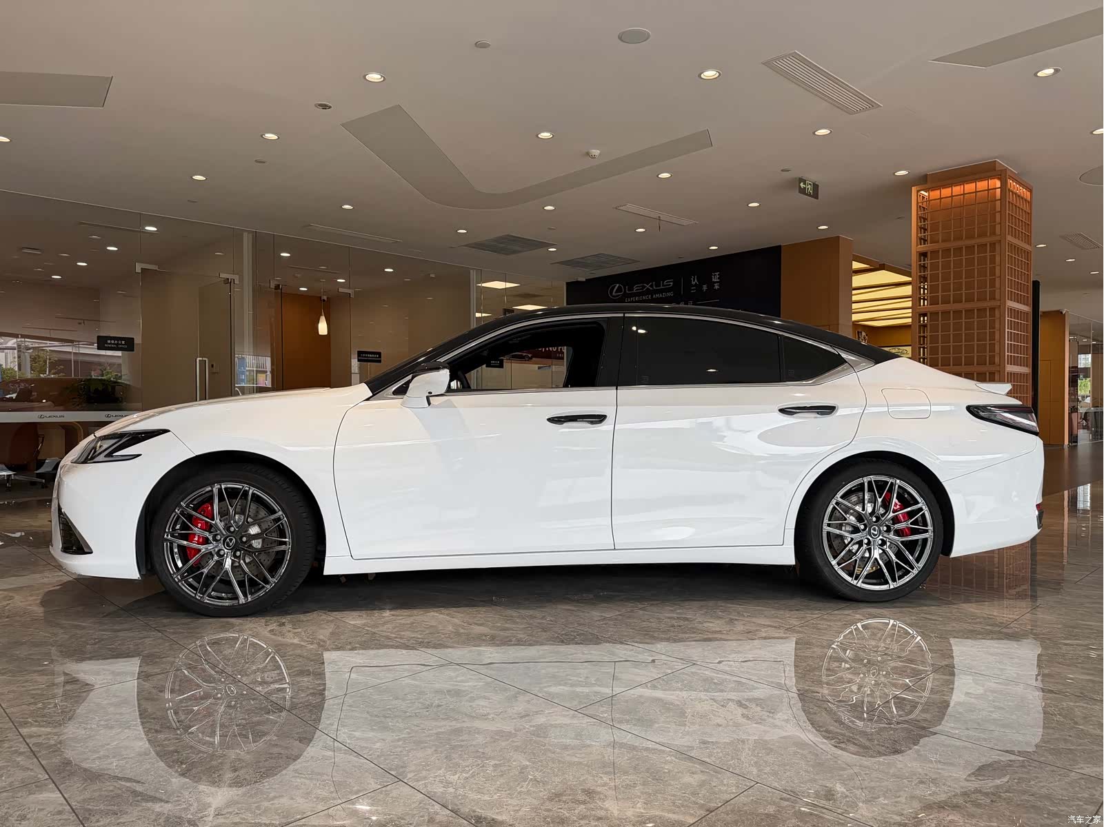 Lexus ES, 2025 3