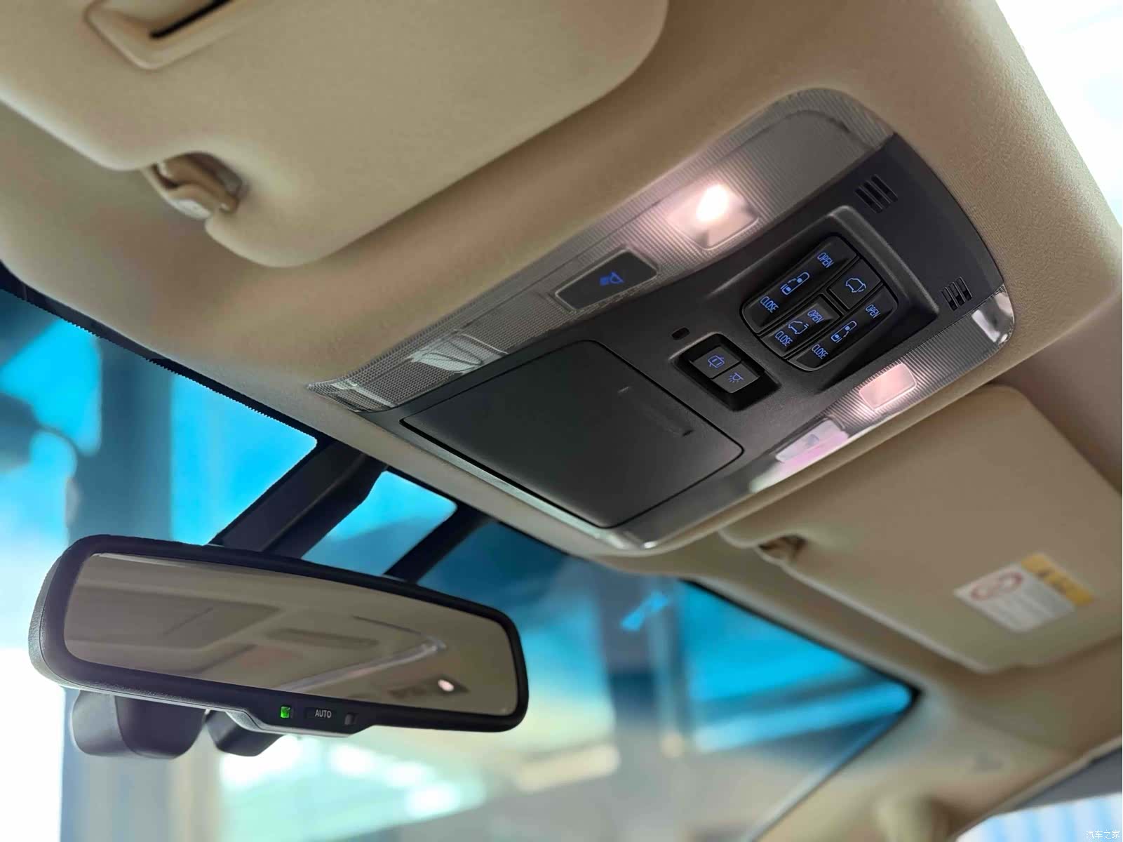 Toyota Alphard, 2018 13