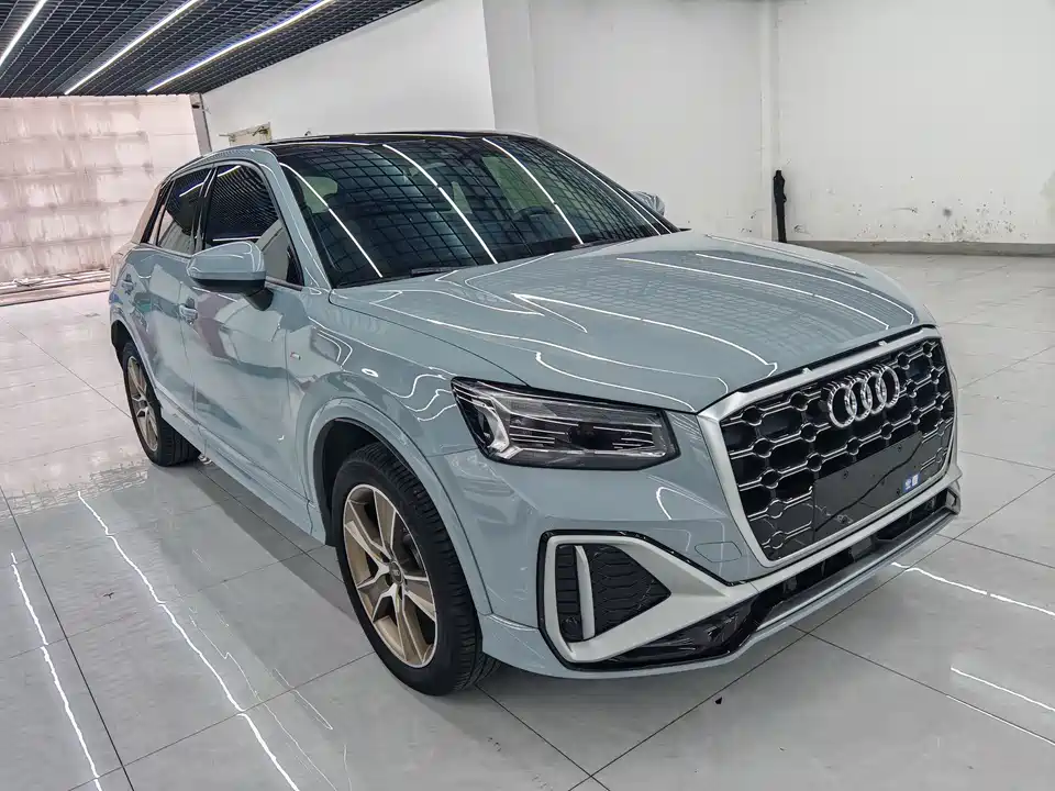 Audi Q2L