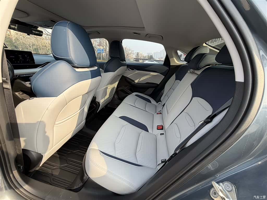 Geely Preface, 2022 12