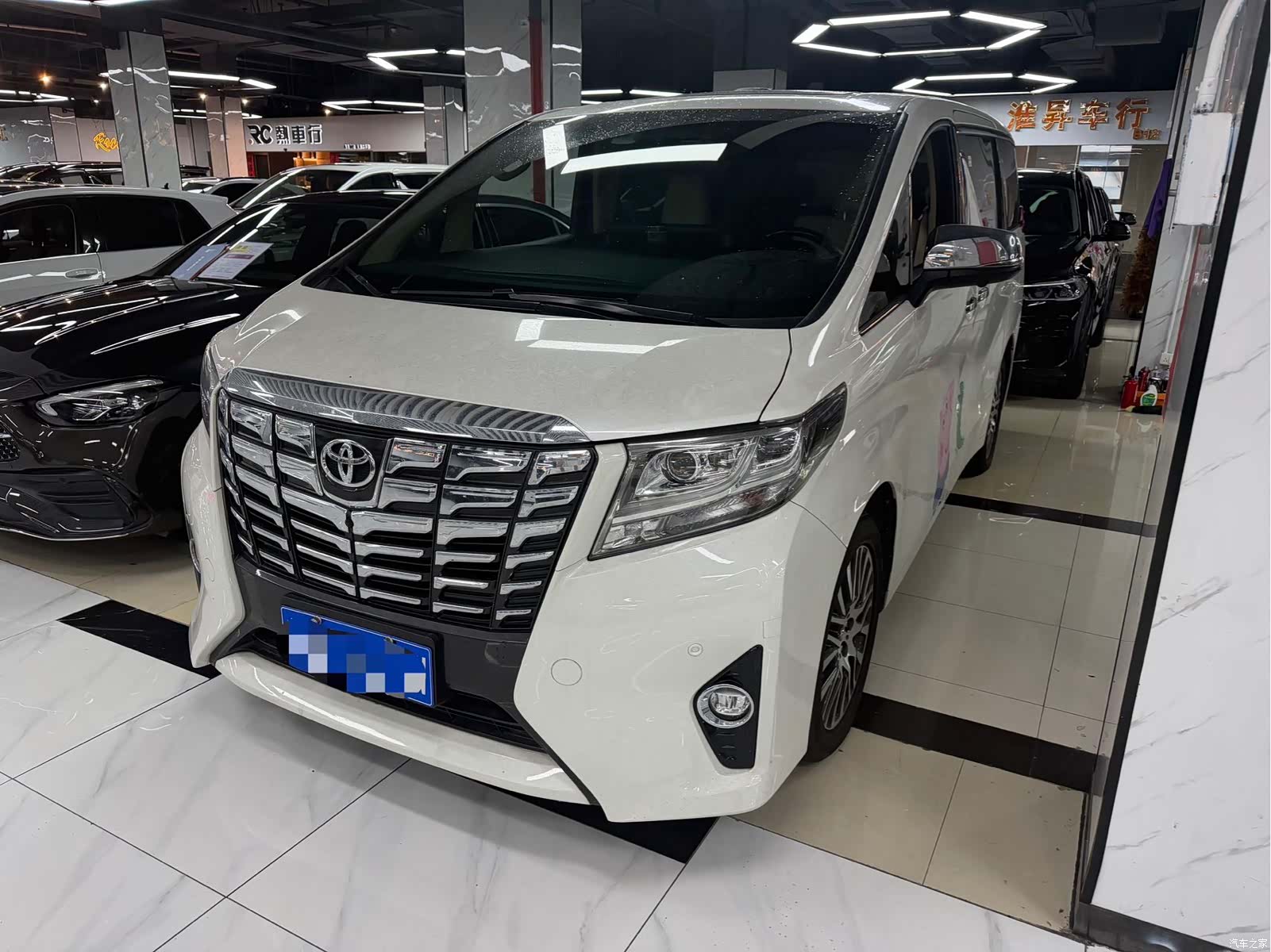 Toyota Alphard, 2018 1