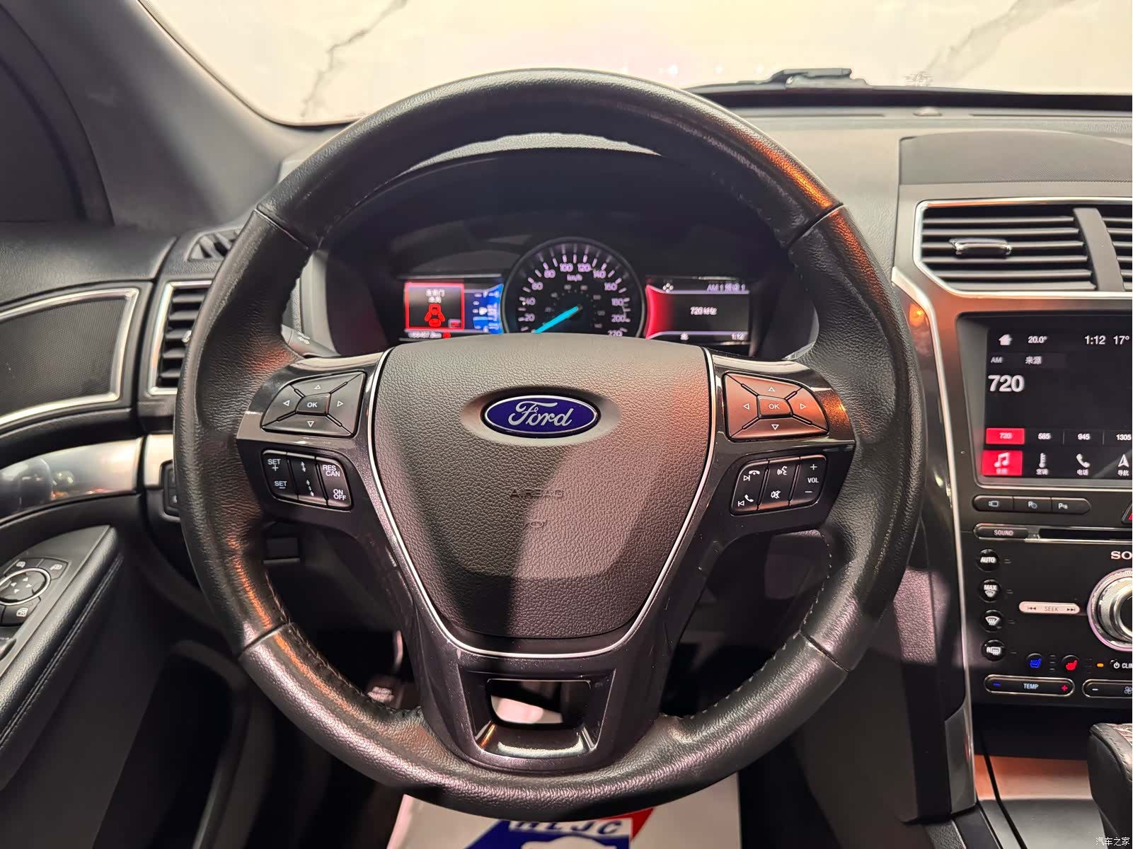 Ford Explorer, 2018 8