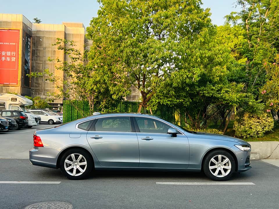 Volvo S90