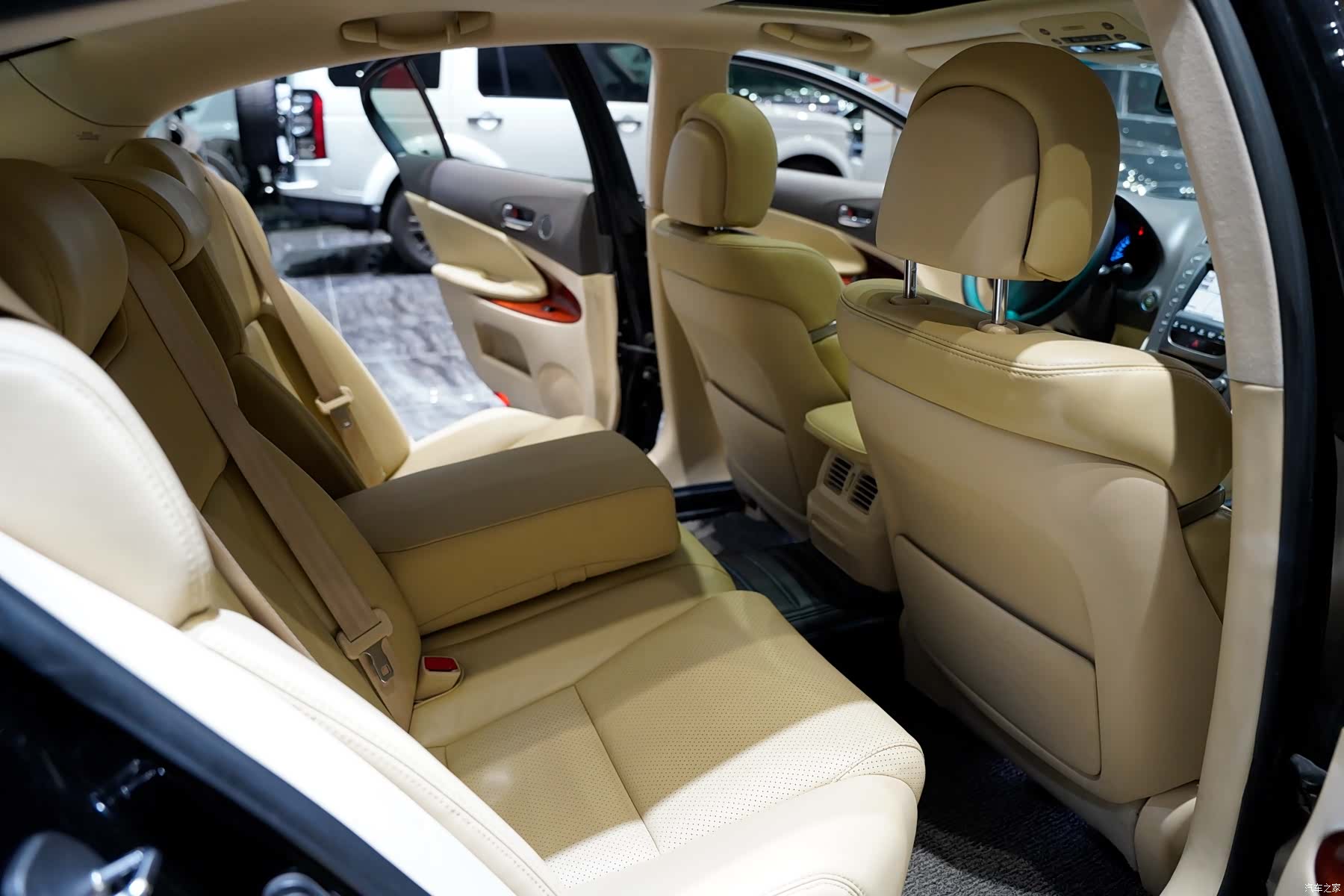 Lexus GS, 2011 11