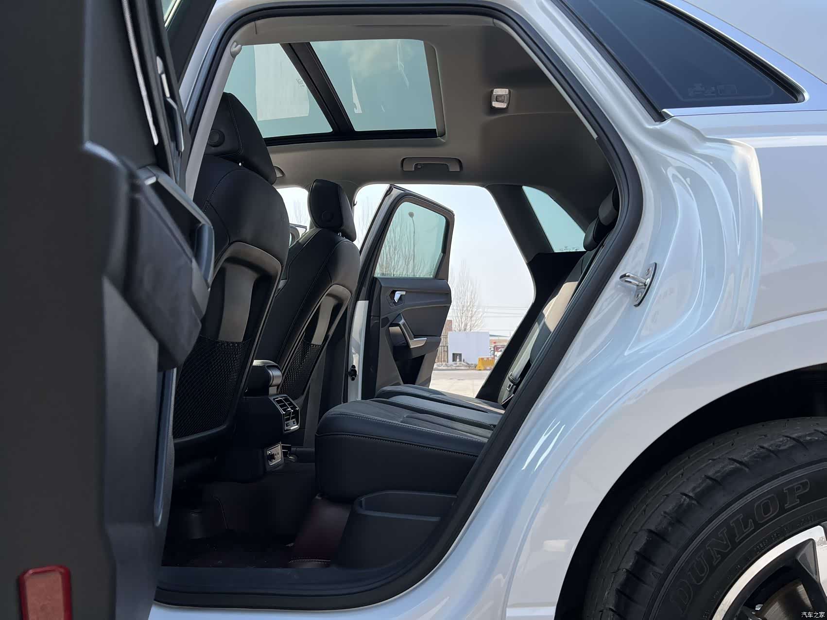 Audi Q3, 2022 10