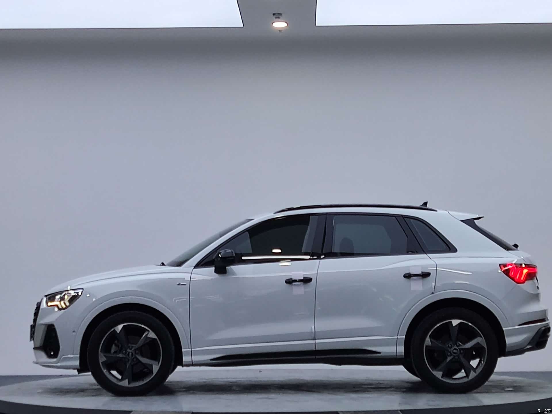 Audi Q3, 2022 все фото