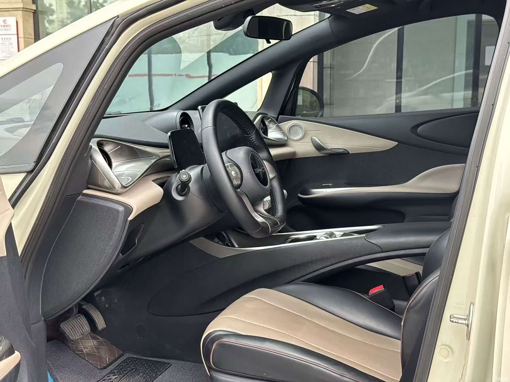 BYD Dolphin, 2023 все фото