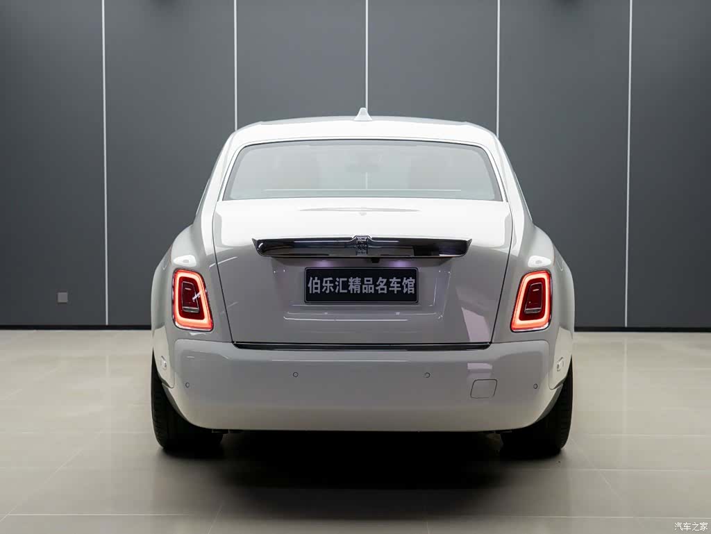 Rolls-Royce Phantom, 2022 6
