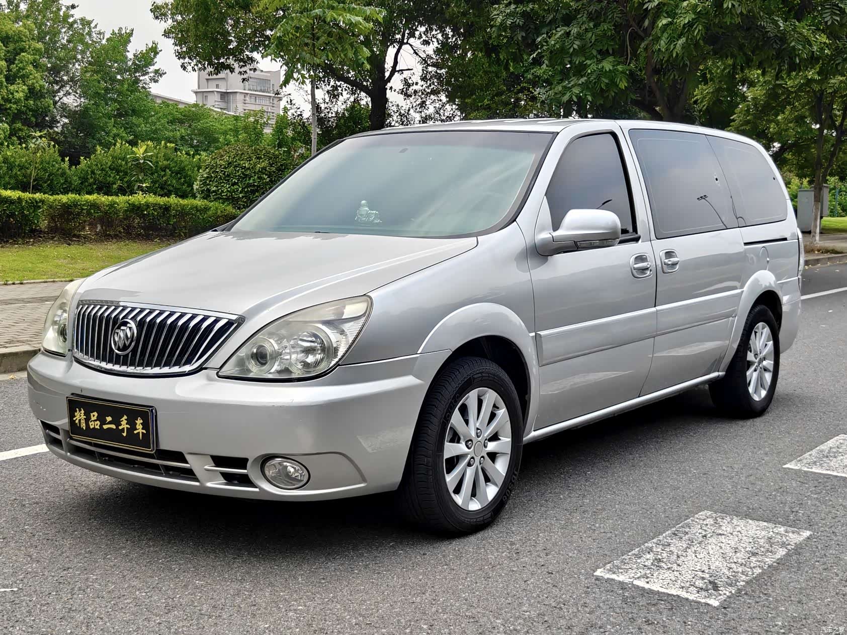 Buick GL8, 2013 1