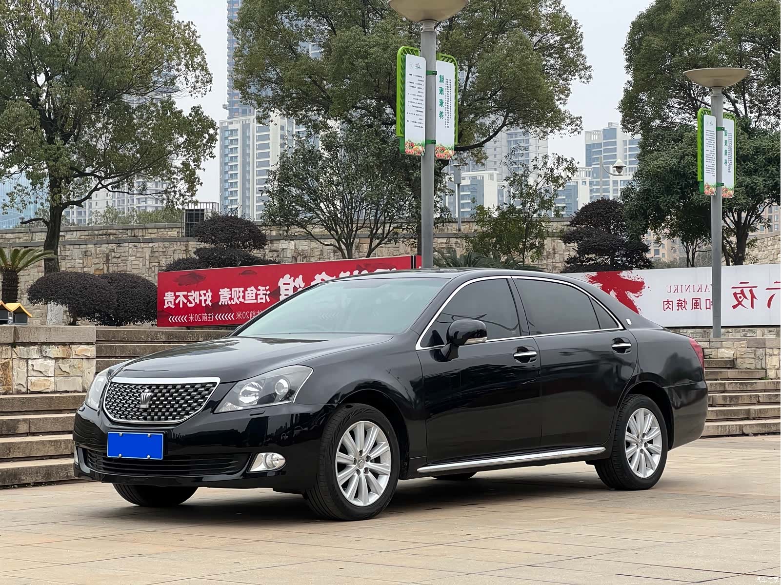 Toyota Crown, 2011 1