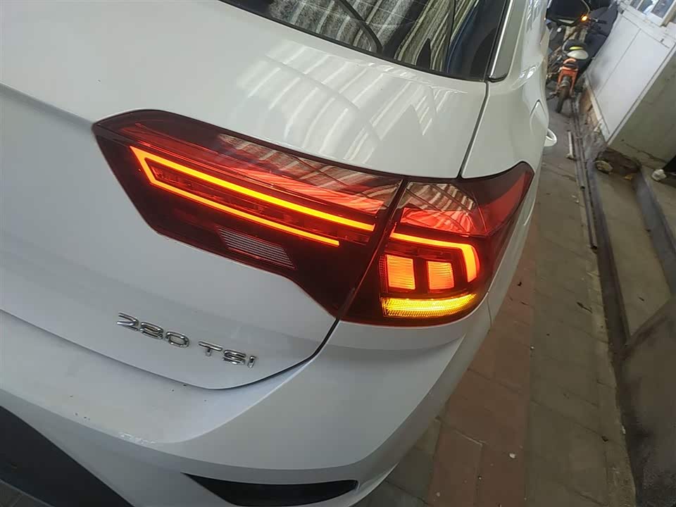 Volkswagen T-ROC exploring Songs