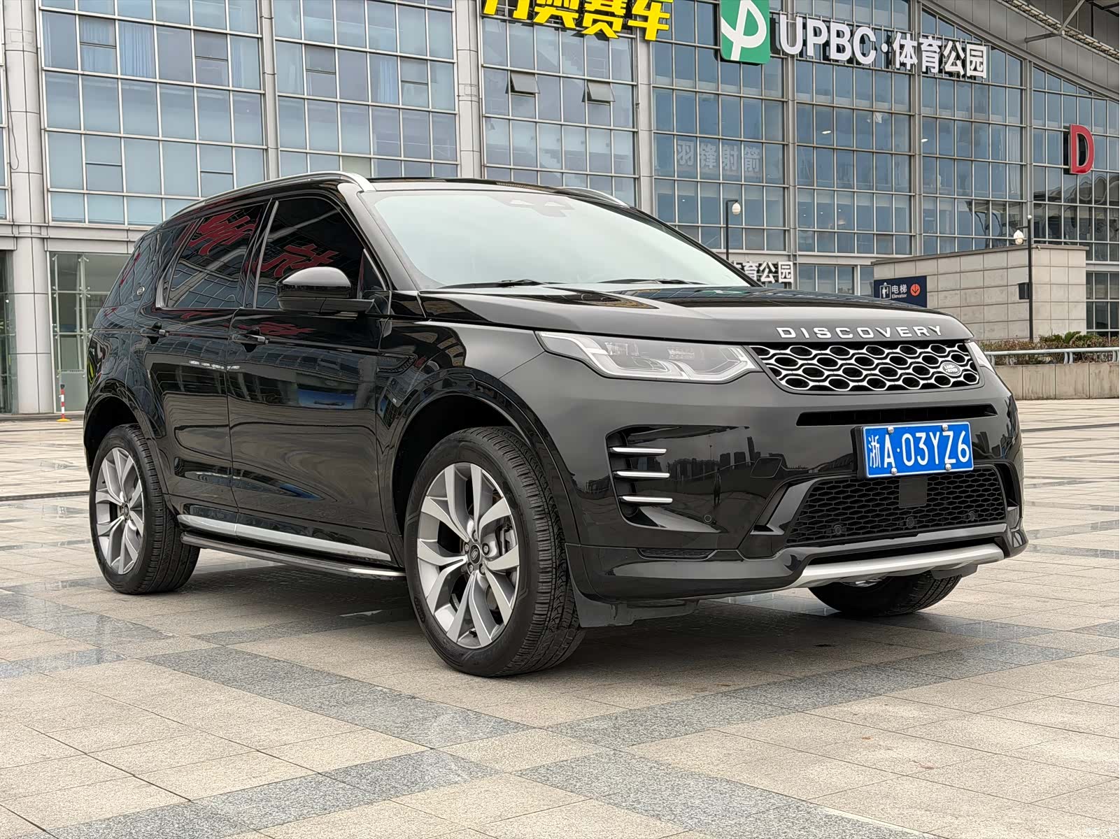Land Rover Discovery, 2024 3