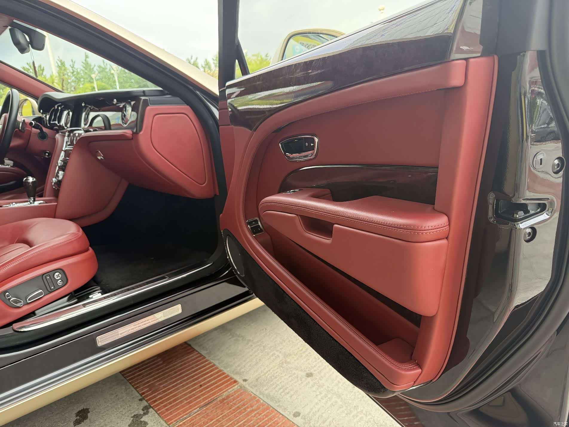 Bentley Mulsanne, 2012 18