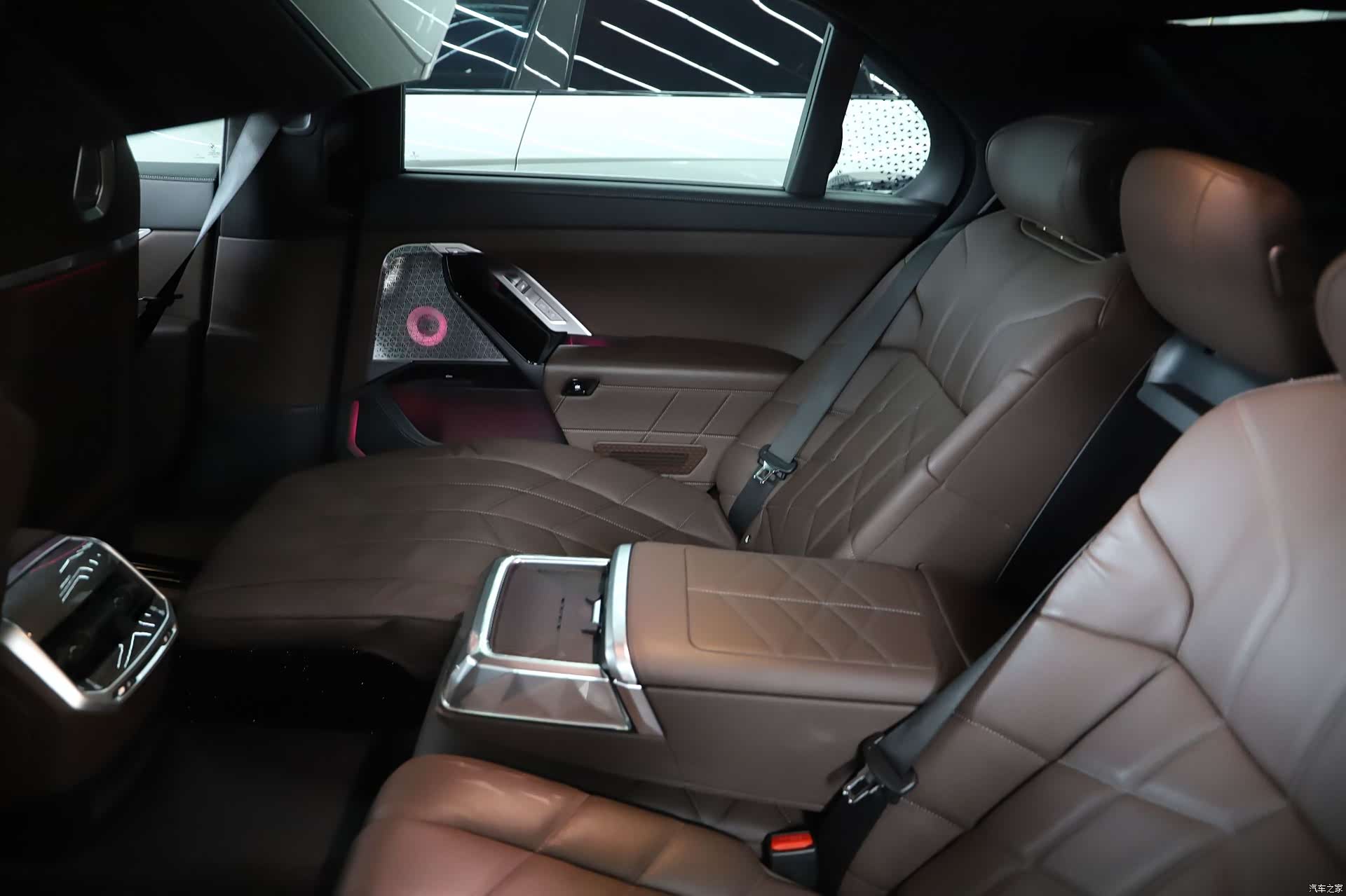 BMW i7, 2025 15