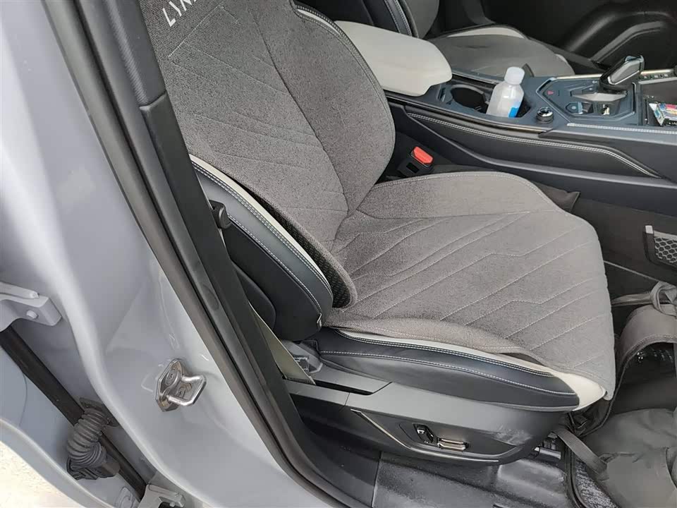 Lynk & Co 01 EM-P Lynk & Co 01 EM-P