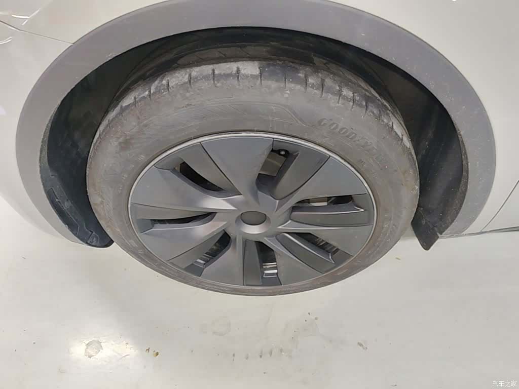 Tesla Model Y, 2024 23
