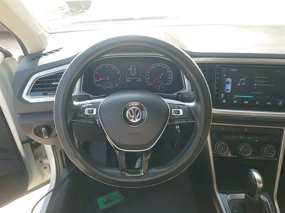 Volkswagen T-ROC exploring Songs