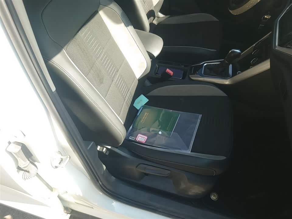 Volkswagen T-ROC exploring Songs