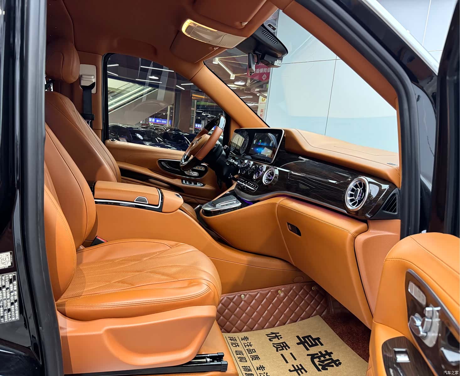 Mercedes-Benz 7, 2023 25