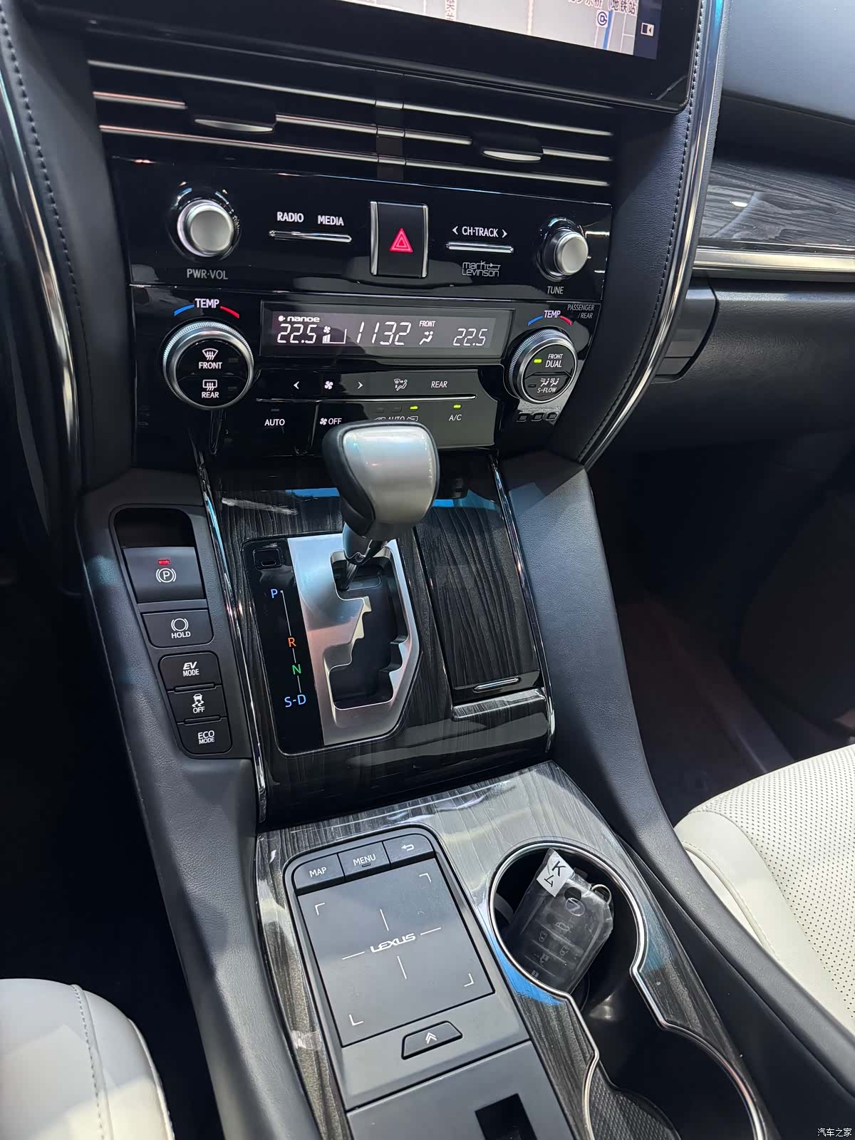 Lexus LM, 2022 10
