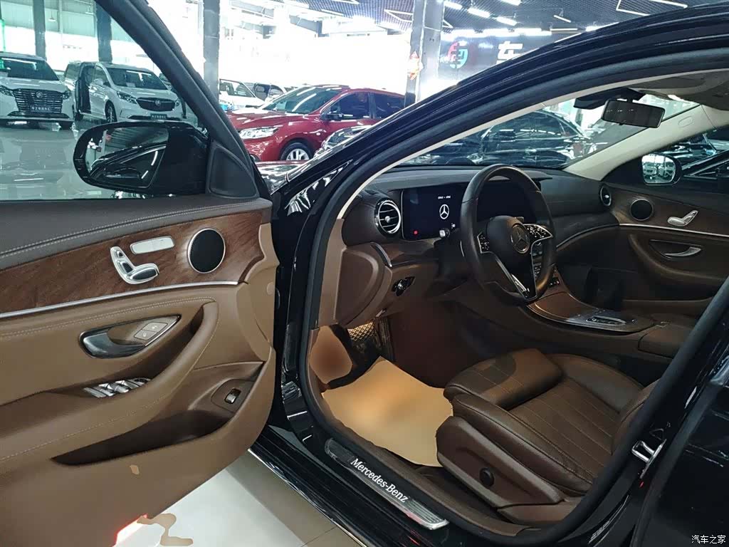 Mercedes-Benz E-Class, 2023 16