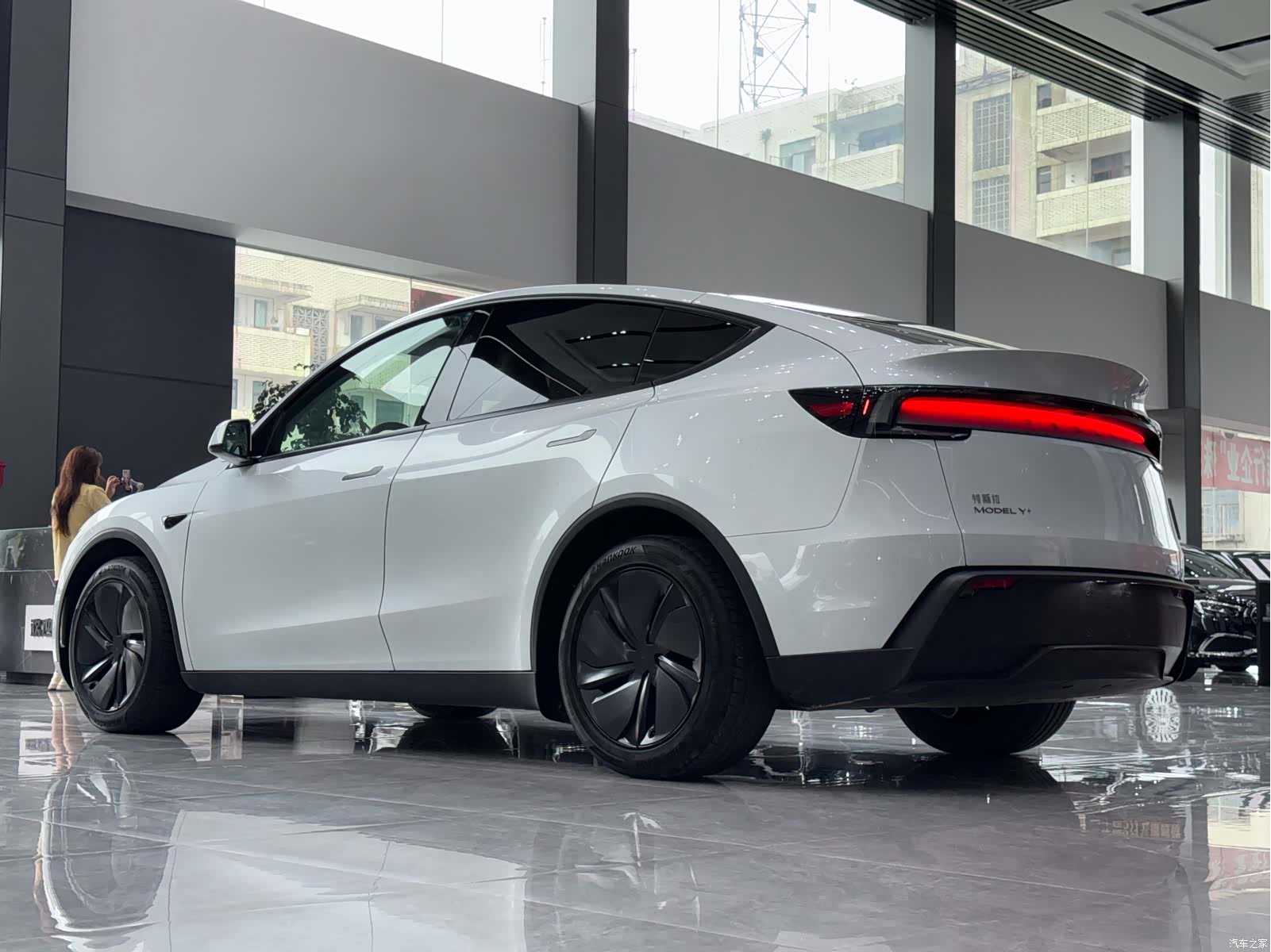 Tesla Model Y, 2025 9