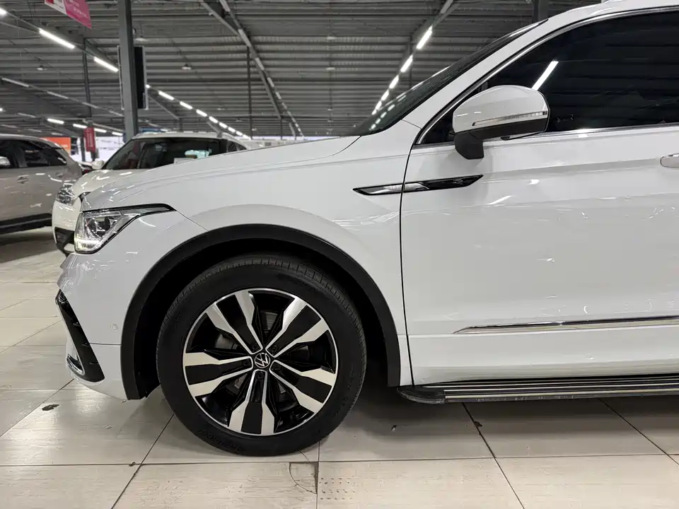Volkswagen Tiguan L