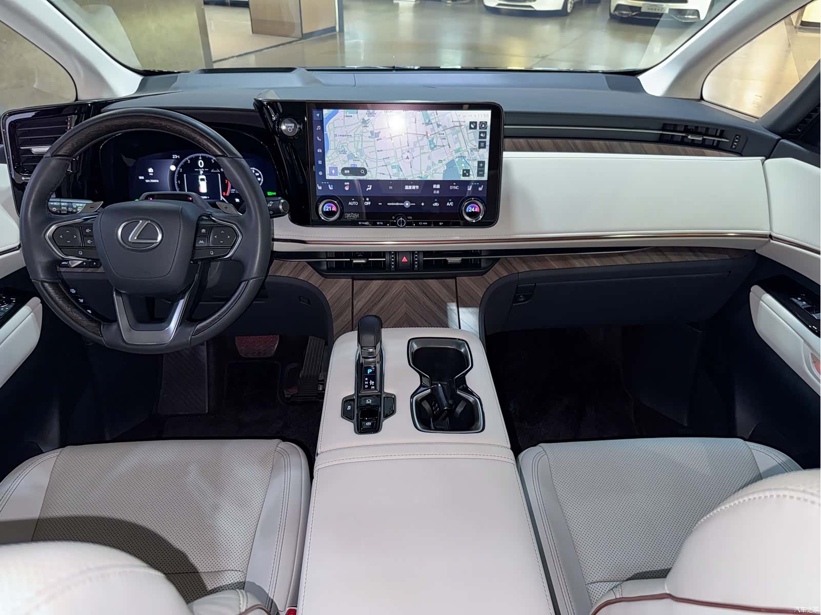 Lexus LM, 2024 6