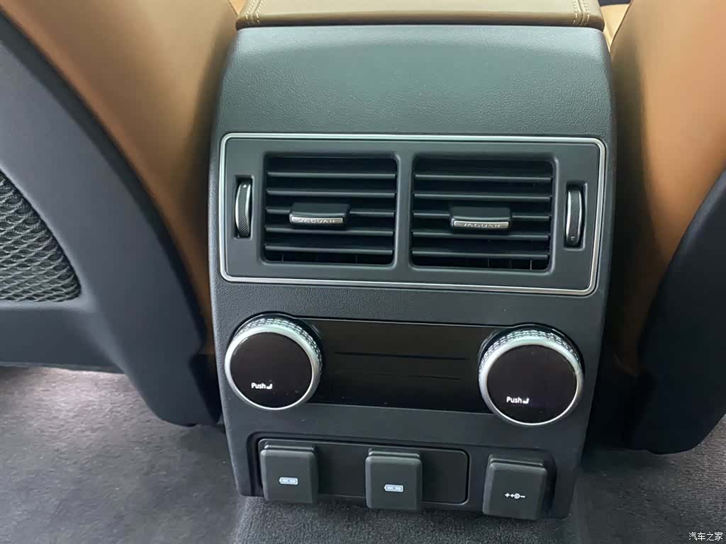 Land Rover P300, 2024 27