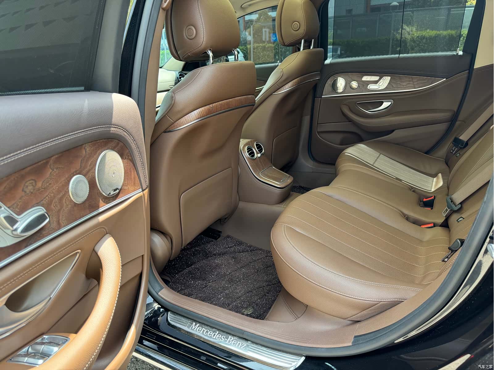 Mercedes-Benz E-Class, 2022 11