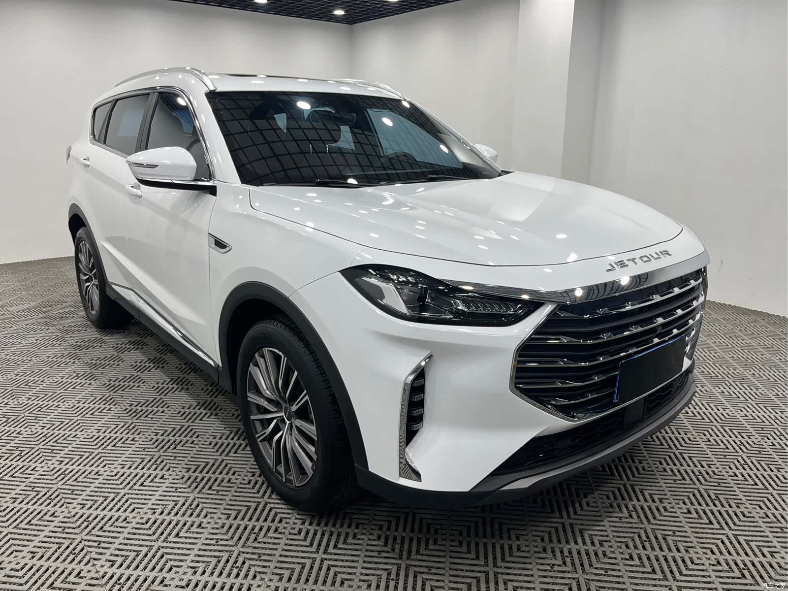 Jetour X70, 2023 1