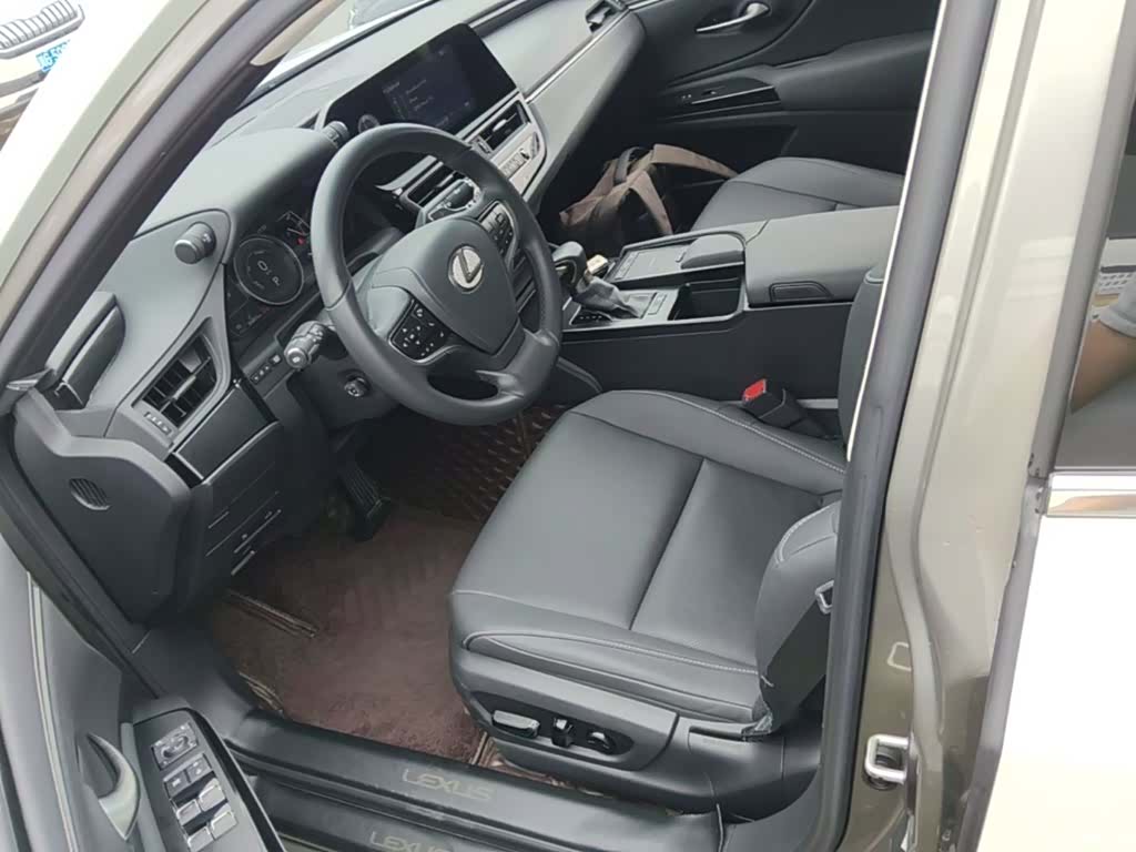 Lexus ES, 2022 15