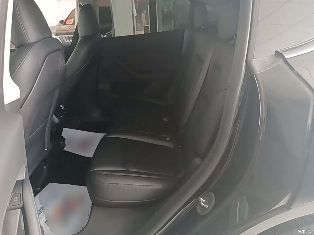 Tesla Model Y, 2023 17