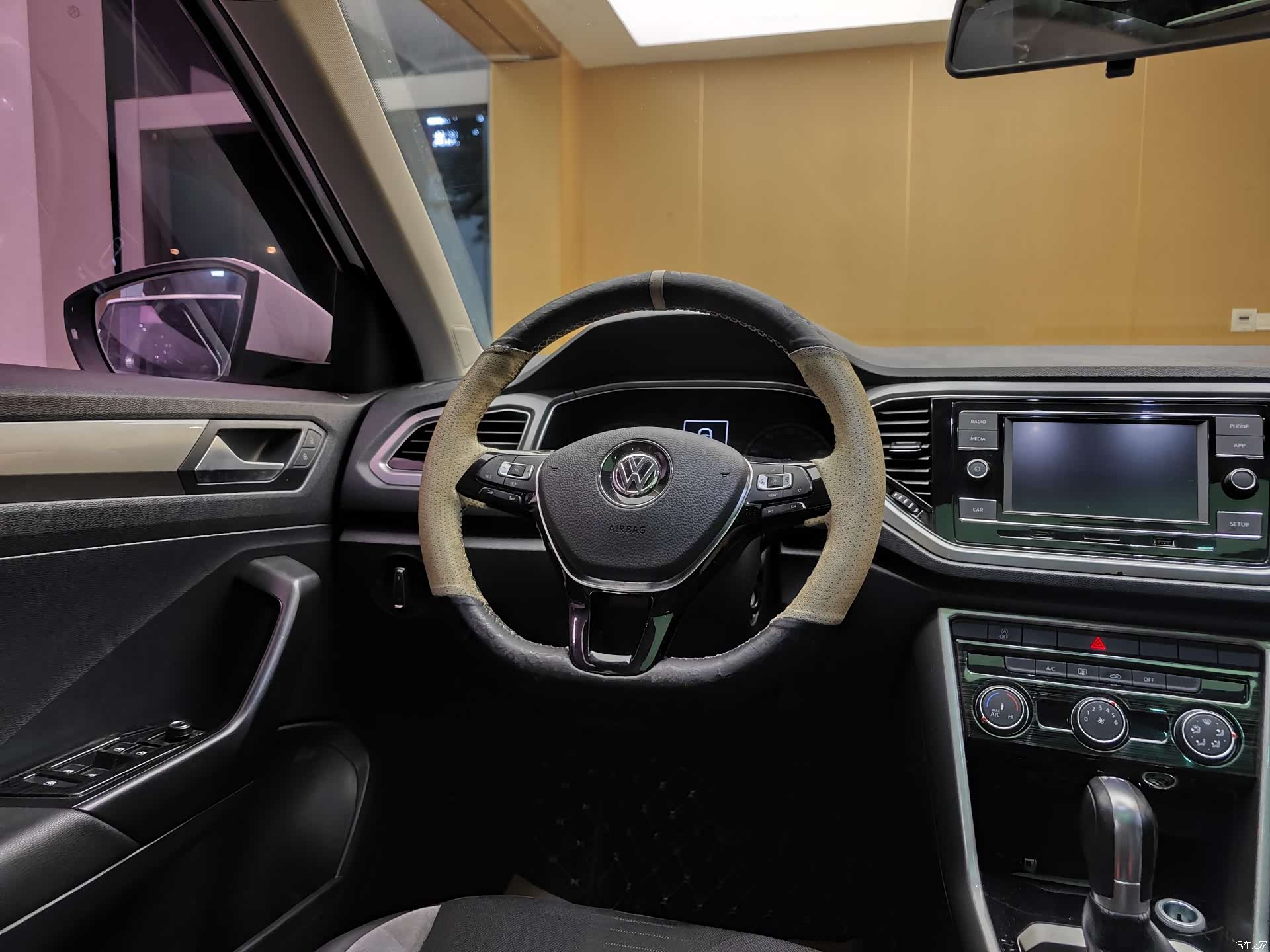 Volkswagen T-ROC, 2020 15