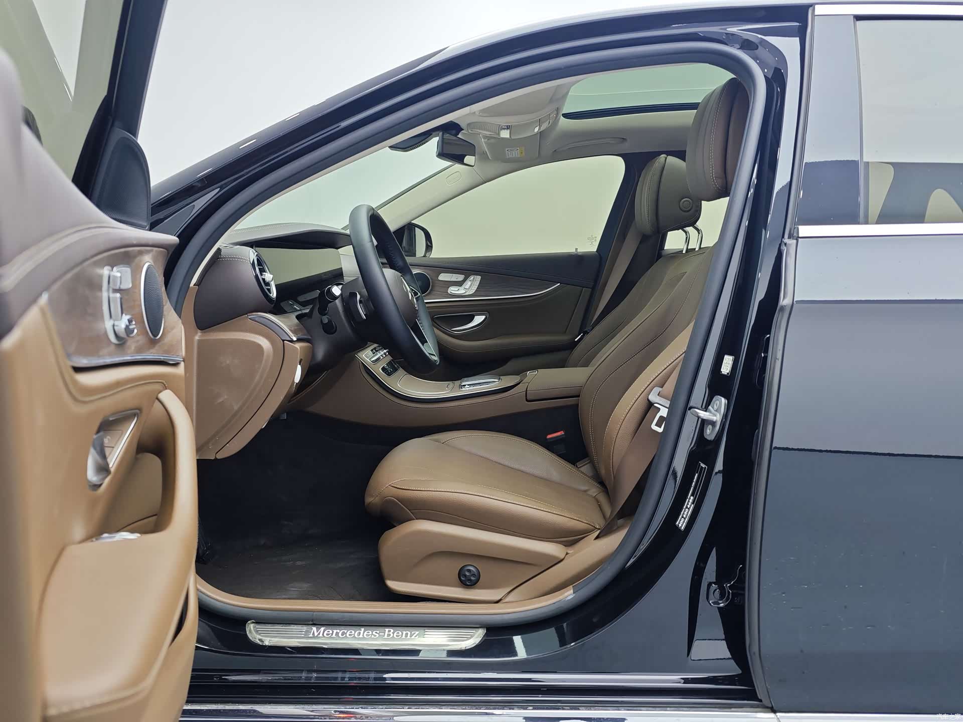 Mercedes-Benz E-Class, 2023 16