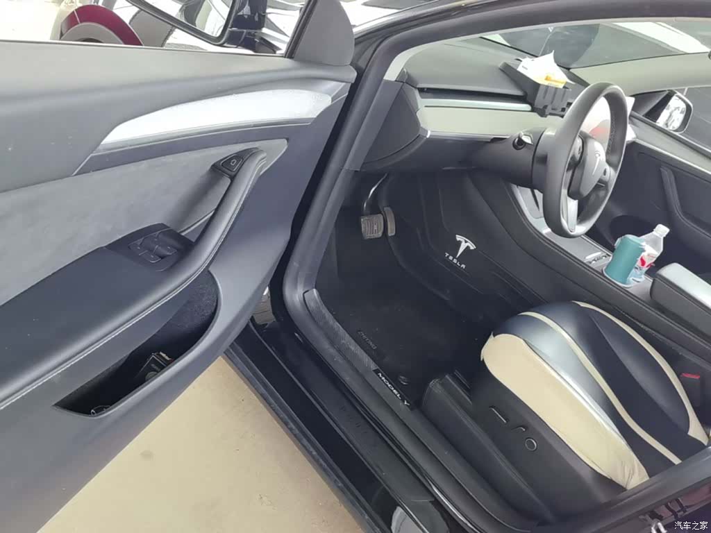 Tesla Model Y, 2023 16