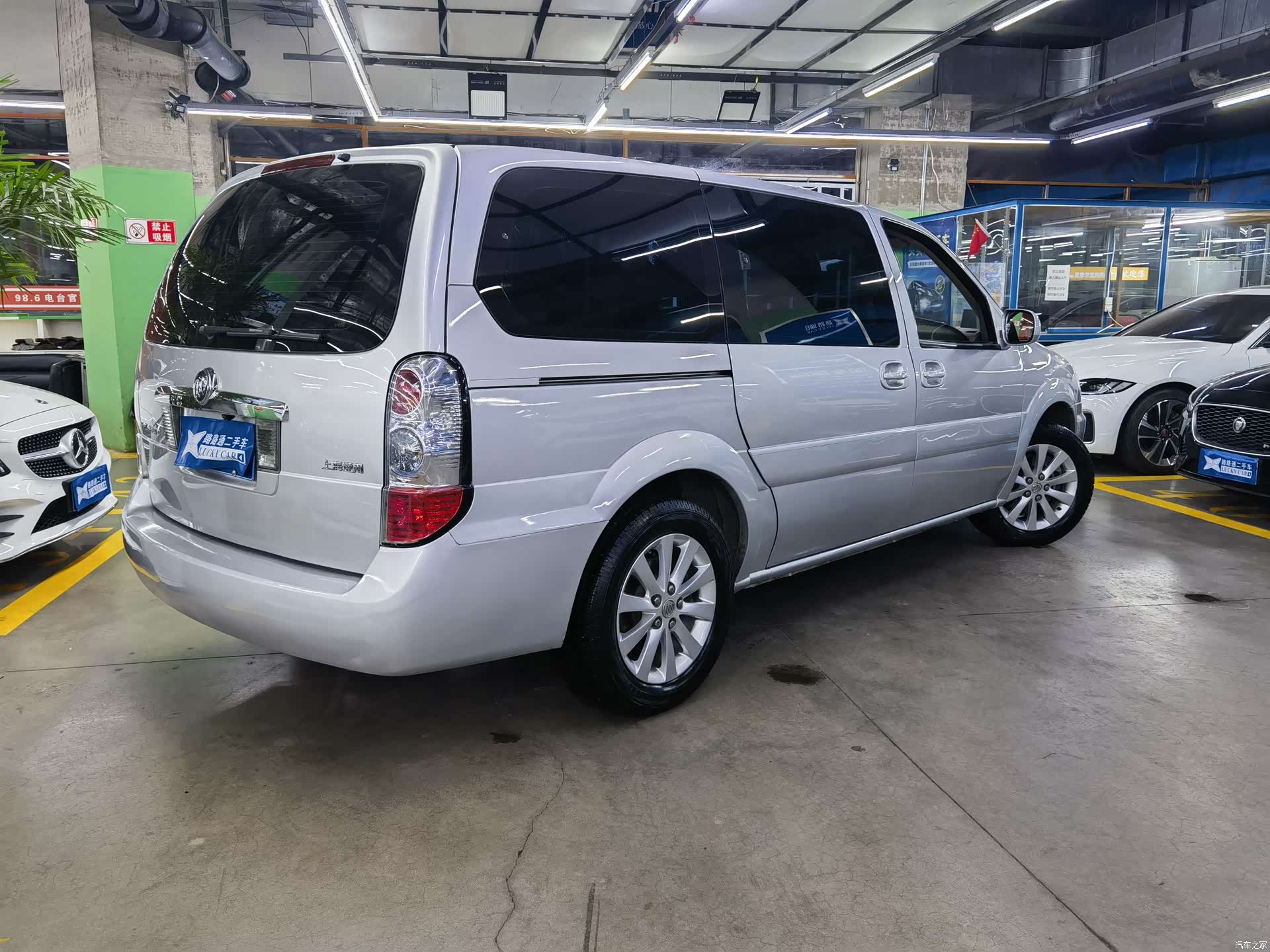 Buick GL8, 2016 4
