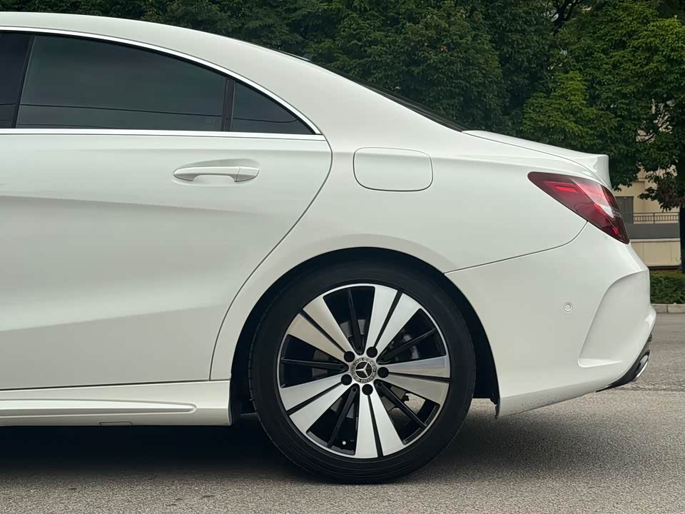 Mercedes-Benz CLA