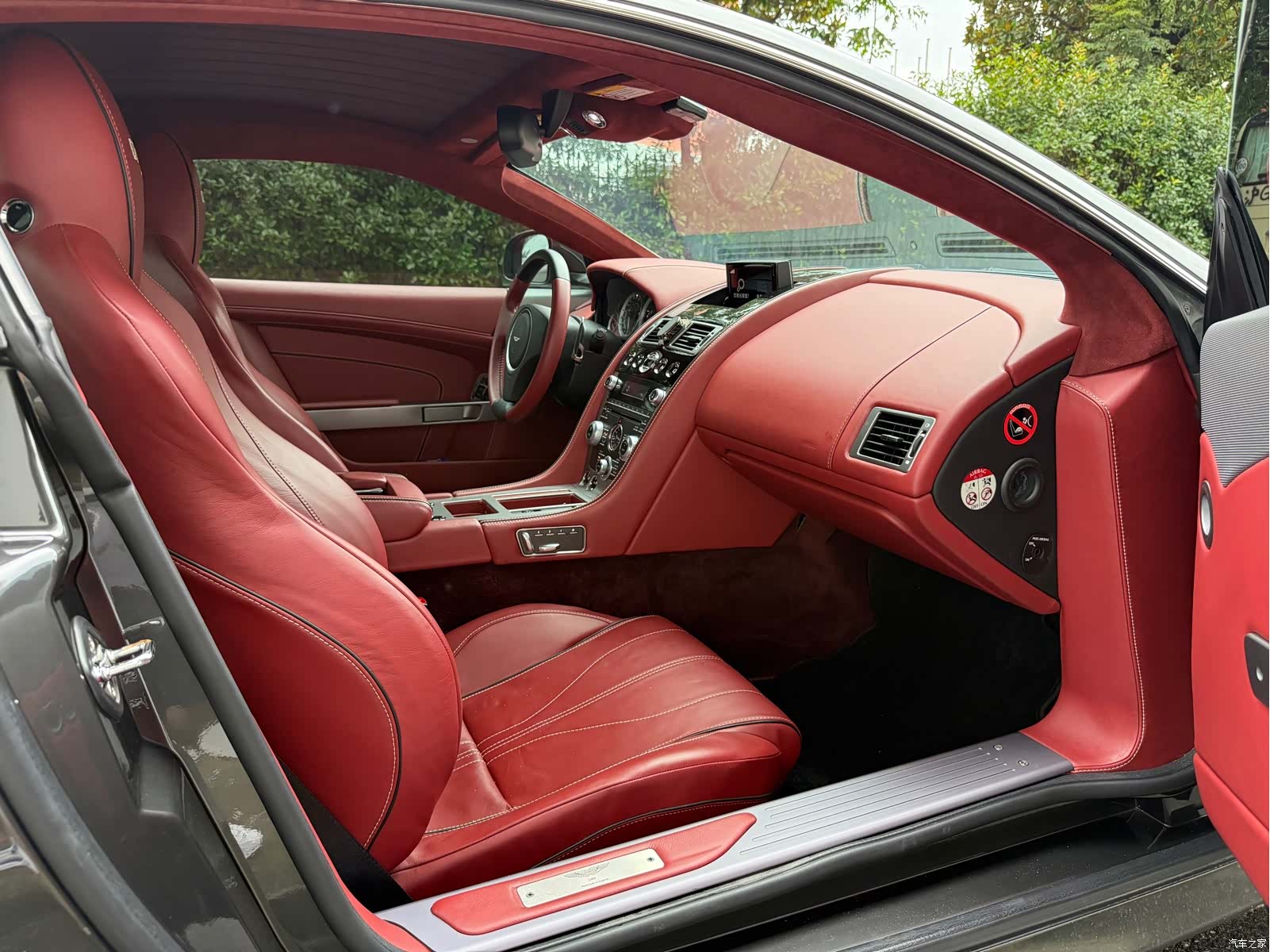 Aston Martin DB9, 2015 6