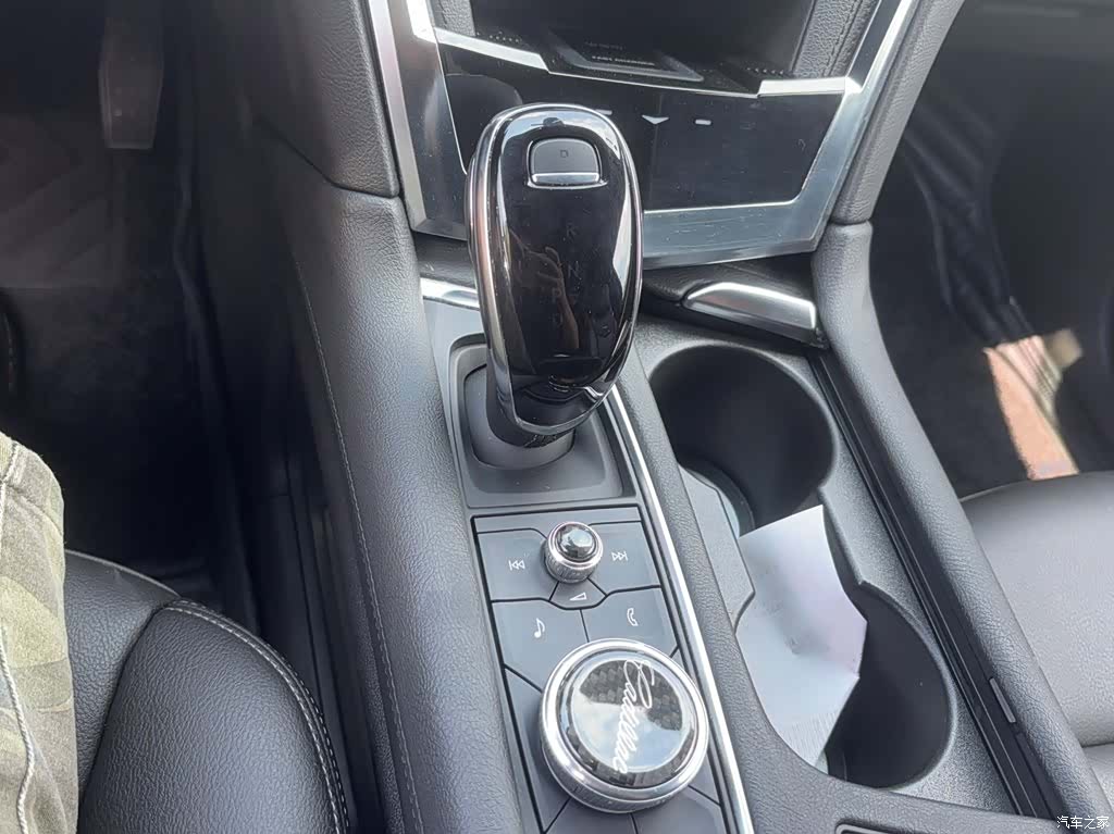 Cadillac XT5, 2021 8
