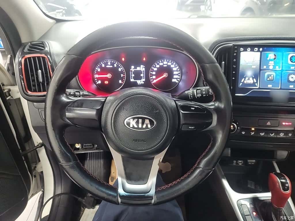 Kia KX3, 2015 11