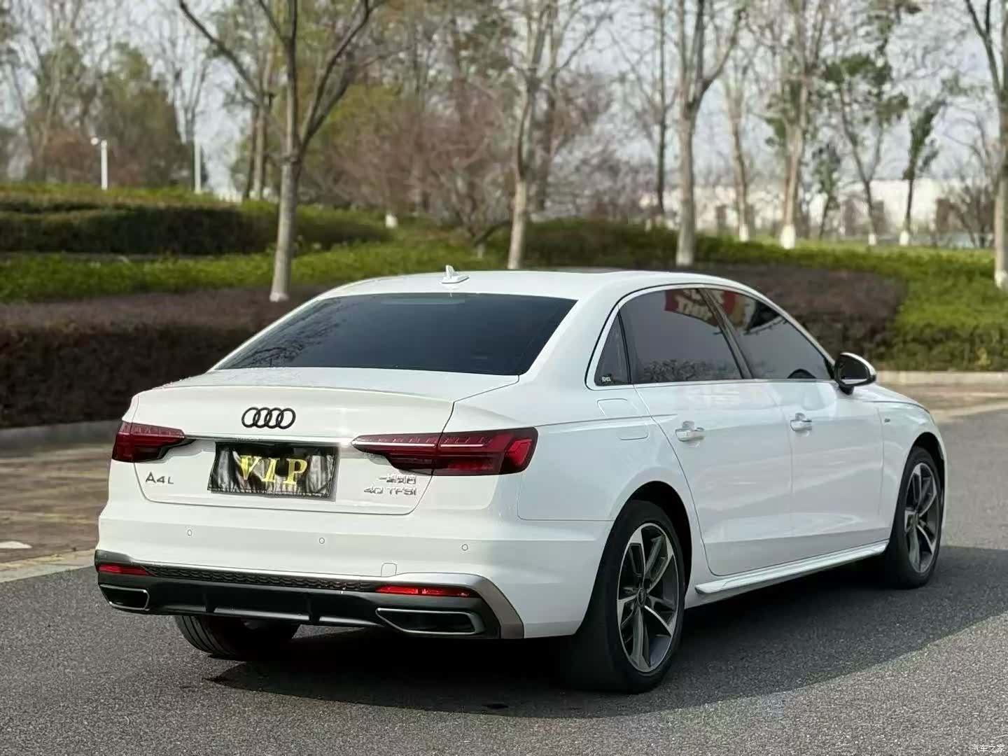 Audi A4L, 2023 все фото