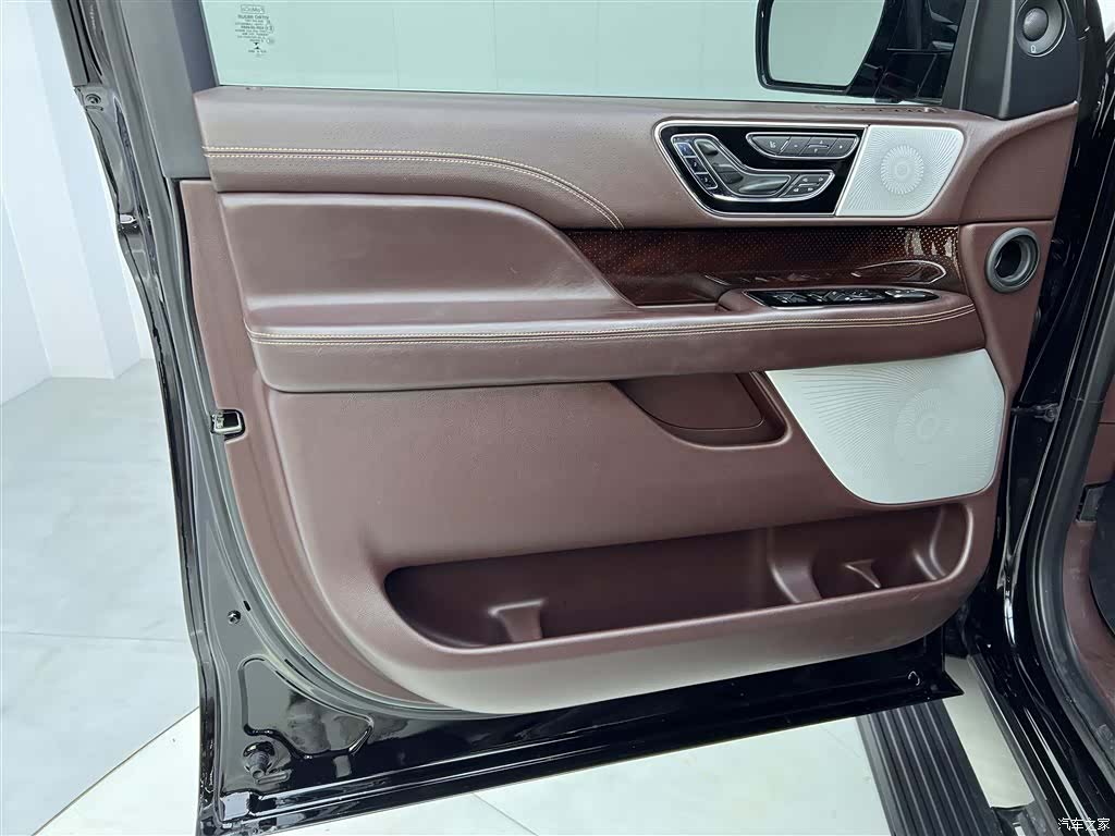 Lincoln Navigator, 2021 17