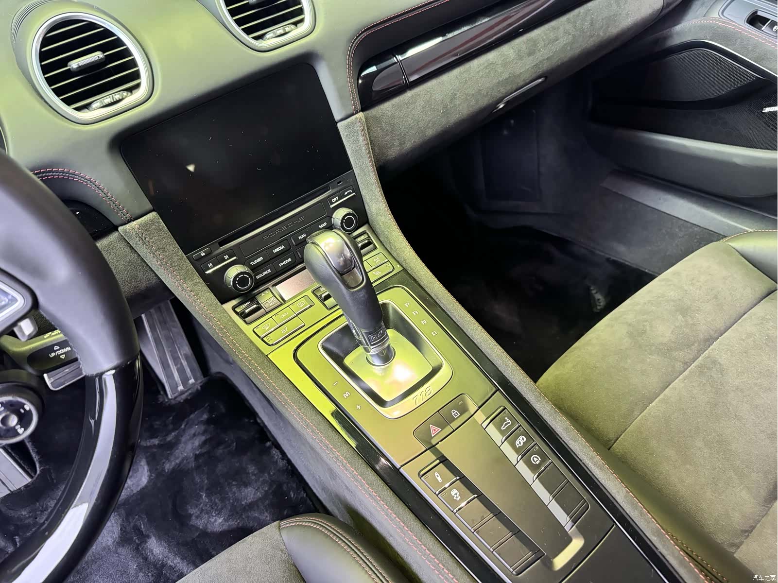 Porsche Cayman, 2021 все фото
