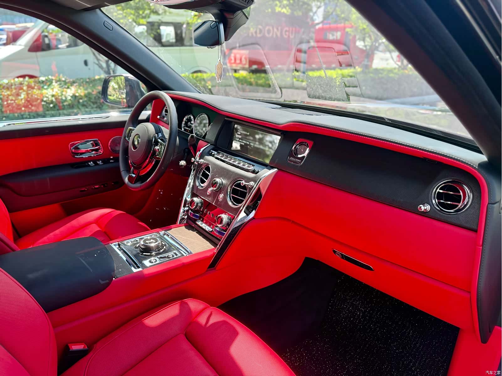Rolls-Royce Cullinan, 2024 6